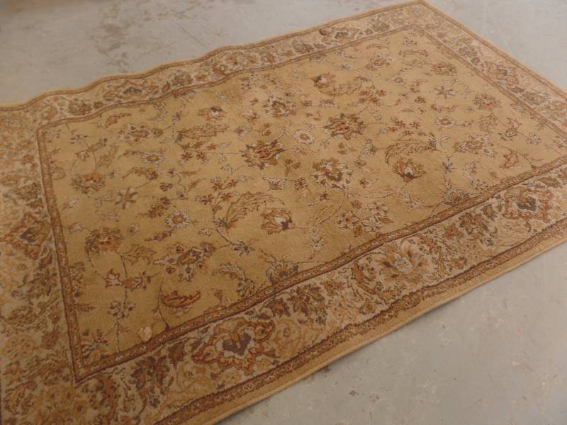 AREA RUG