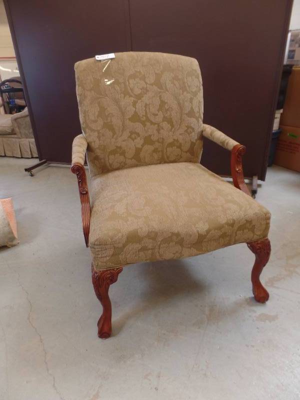 ACCENT CHAIR