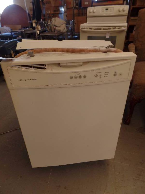 BUILT IN DISHWASHER