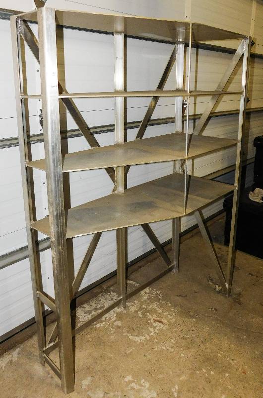 lot 1009 image: HEAVY DUTY ALUMINUM SHELF