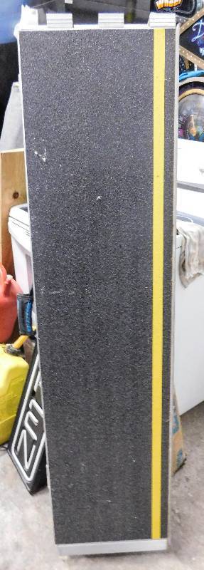 lot 1003 image: FOLDING ACCESS RAMP