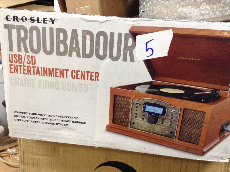 Crosley CR7002A-PA Troubadour Turntable with USBSD Card Reader to Transfer Albums to Memory Card never used