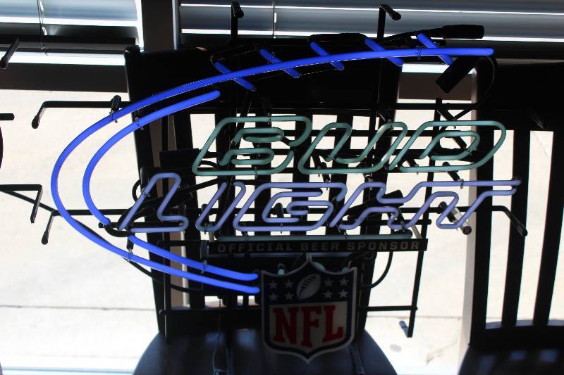lot 47 image: Bud Light Neon Light