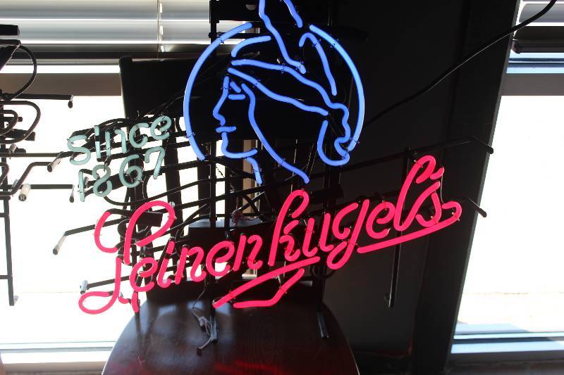 lot 46 image: Leinenkugels Neon Light