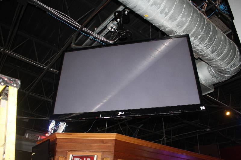 lot 33 image: LG Wall Mount 60in. TV