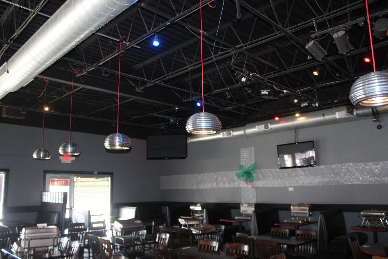 lot 202 image: Lot of (5) Hanging Lights