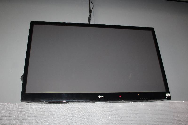 lot 34 image: LG Wall Mount 50in. TV