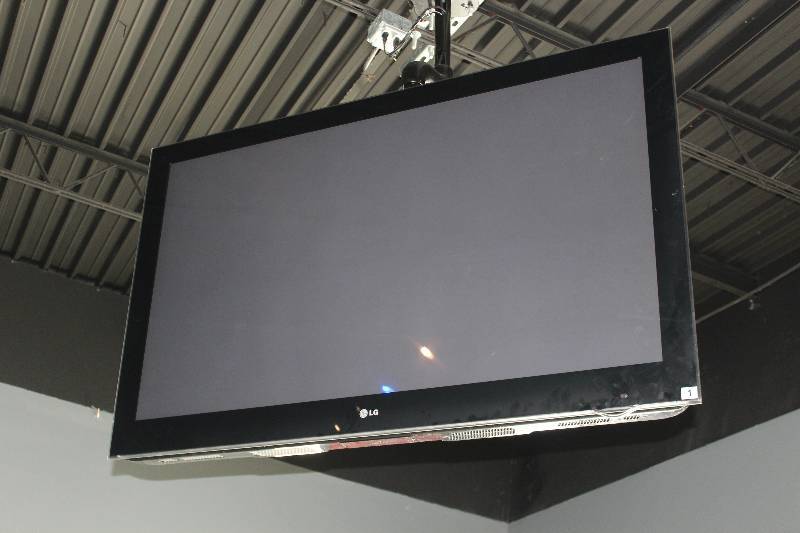 lot 36 image: LG Wall Mount 60in. TV