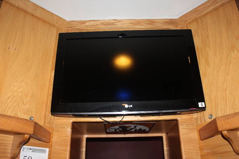 lot 50 image: LG Wall Mount 32in. TV