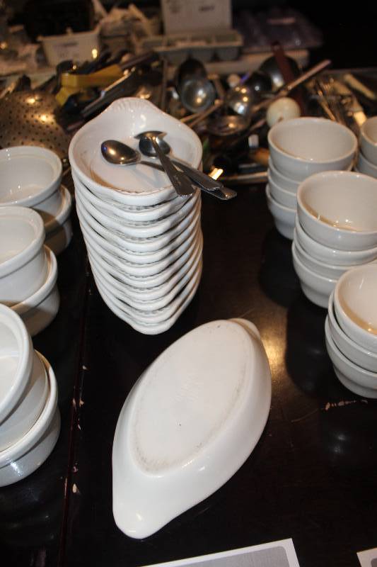 lot 474 image: Lot of (12) Dessert Bowls Includes 4-Long Spoons