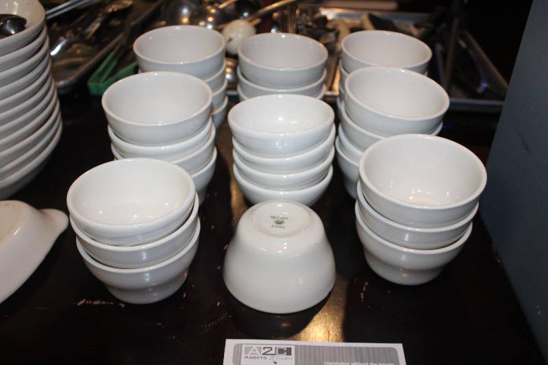lot 473 image: Lot of (31) Bowls