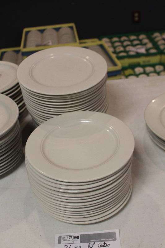 lot 488 image: Lot of (36) Homer Laughlin China 10in. Plates