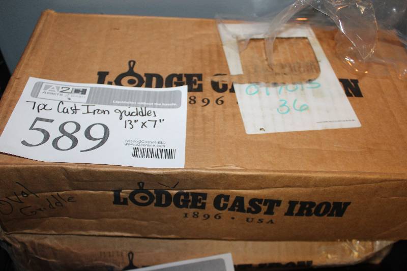 lot 589 image: Lot of (7) Lodge Cast Iron Cast Iron Griddles