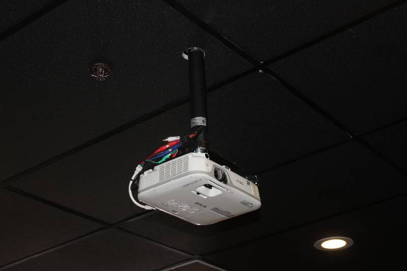 lot 53 image: Epson Projector & Screen