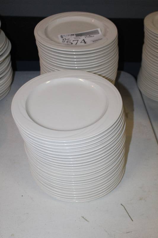 lot 574 image: Lot of (40) Syracuse China 10.5in. Plates