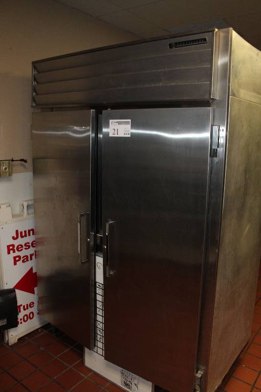 lot 21 image: Artic-Aire Commercial Refrigerator