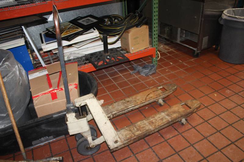 lot 167 image: Pallet Jack