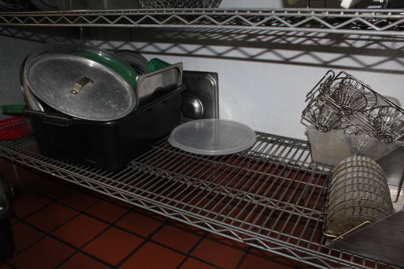 lot 105 image: Round Lids, Taco Holders