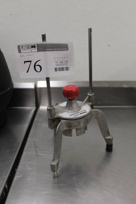 lot 76 image: Wedgemaster Commercial Apple Slicer
