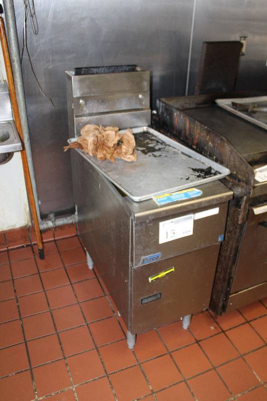 lot 15 image: Pitco NSF Commercial Stainless Steel Fryer