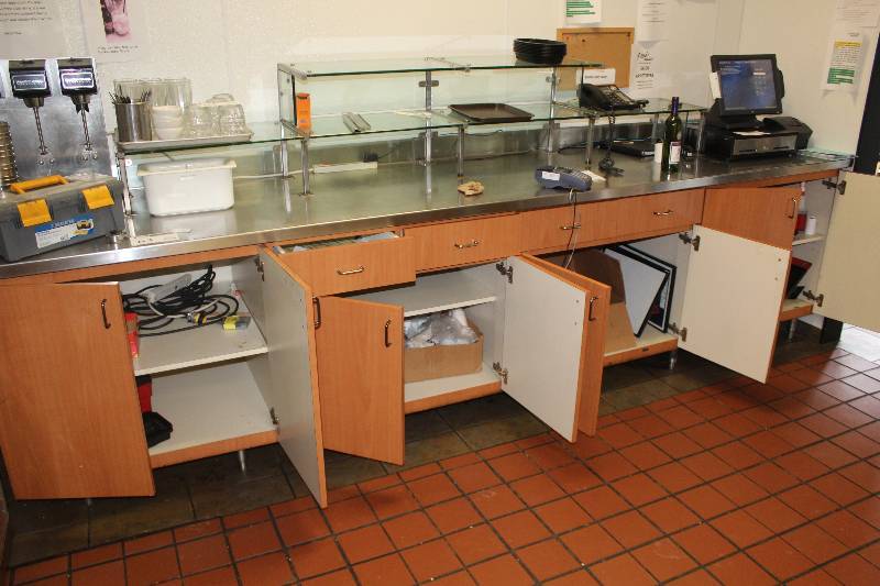 lot 63 image: Commercial Buffet Bar