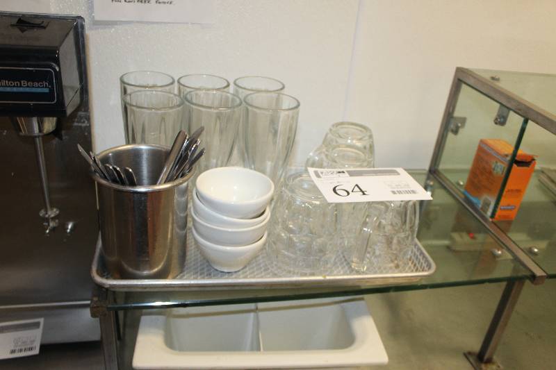 lot 64 image: Lot of (10) Kitchenware Includes 4) Cups, 6) Mugs