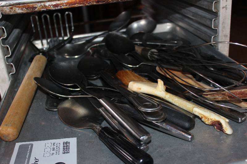 lot 185 image: Lot of (20) Kitchenwares Includes 1) Masher, 19) Spoons