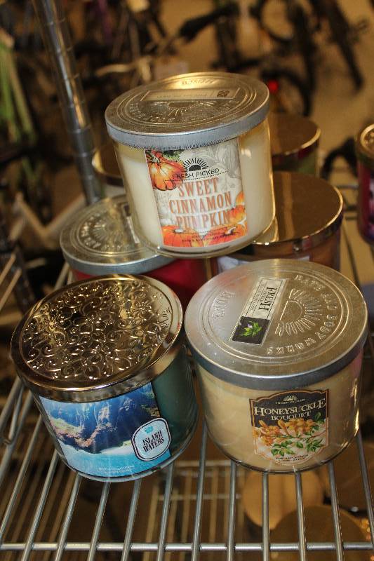 Lot of (7) Large Scented Candles