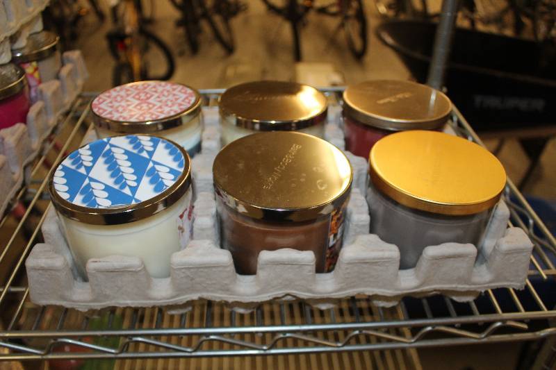 Lot of (6) Large Scented Candles