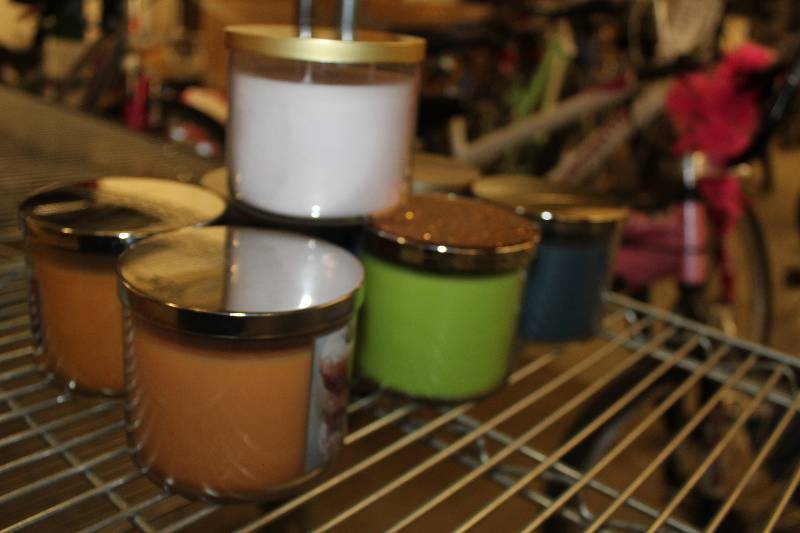 Lot of (7) Large Scented Candles