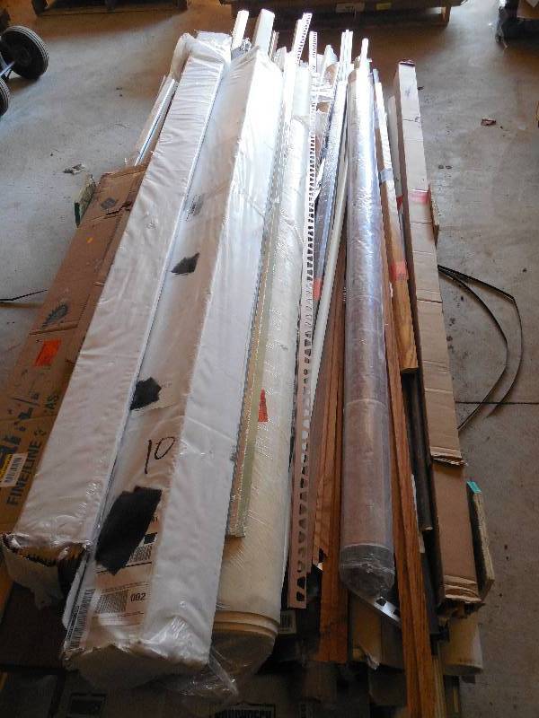 lot 2 image: HUGE PALLET LOT OF WOOD TRIM