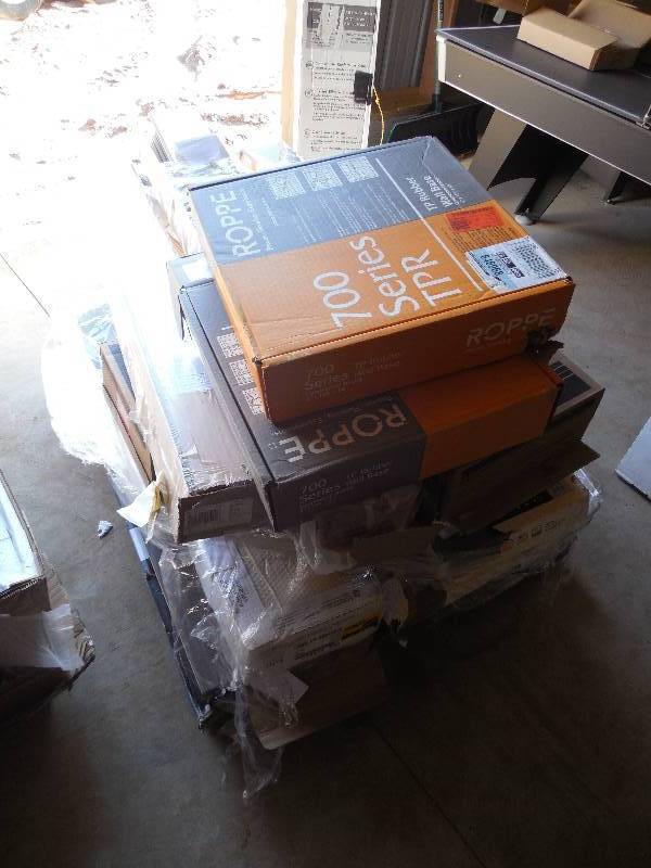 lot 3 image: PALLET LOT OF FLOORING