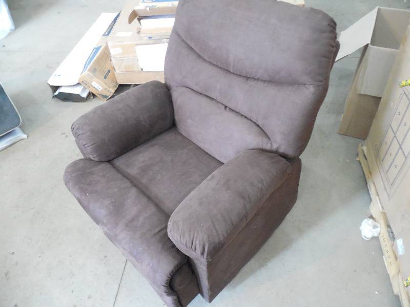 lot 24 image: BROWN RECLINER CHAIR