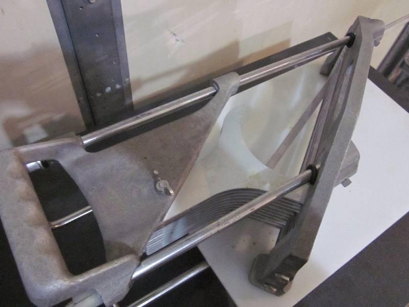 lot 11 image: Lincoln Tomato Slicer