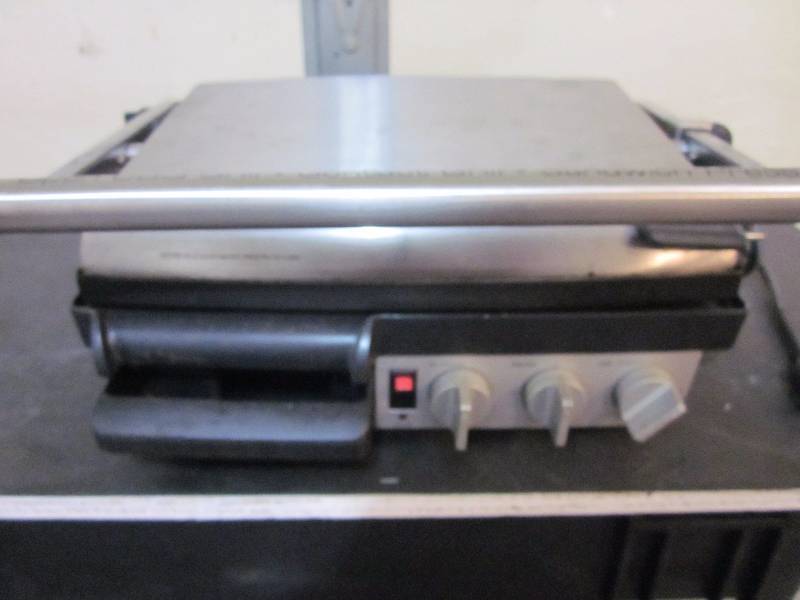 lot 14 image: Breville Panini Press