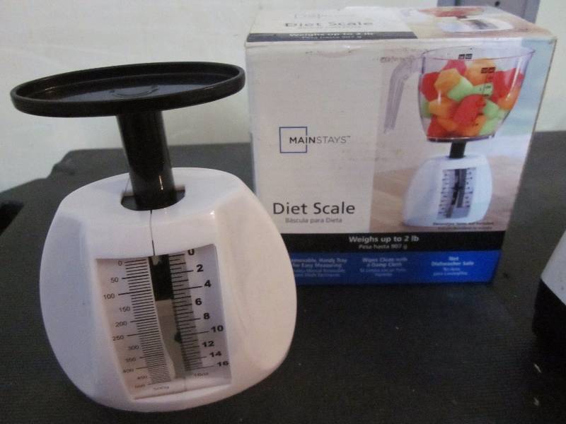 lot 17 image: Strainer, Knife Sharpener, Handi Vacuum Sealer, Scale