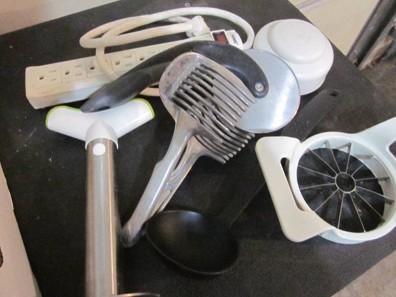 lot 18 image: Tomato Slicer, Brushes, & Knives