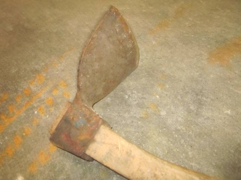 lot 32 image: Broad Axe, Grub Hoe, Paddle
