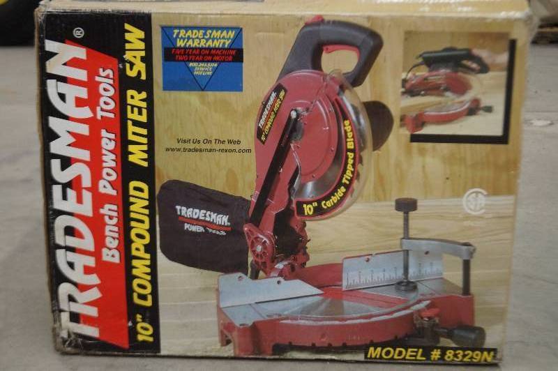 lot 11 image: Compound Miter Saw