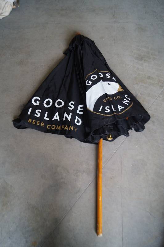 lot 29 image: Patio Umbrella