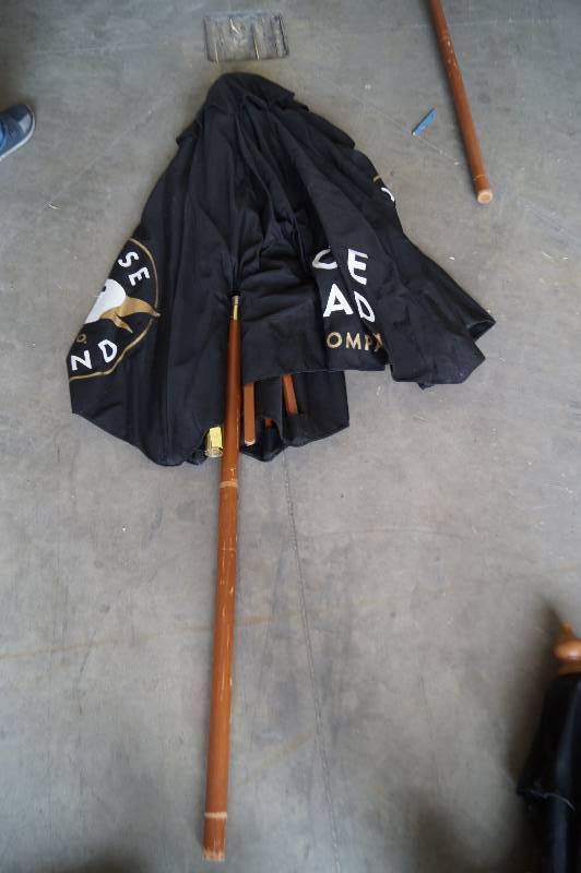 lot 30 image: Patio Umbrella