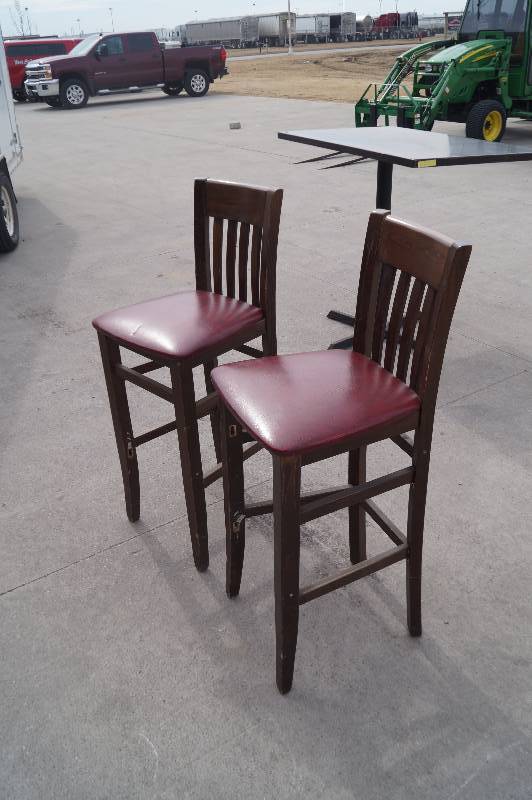 lot 35 image: Bar Stools