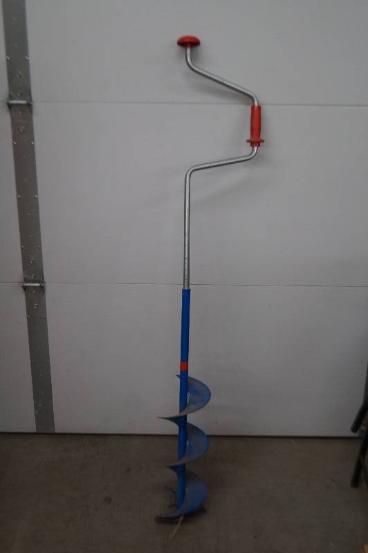 lot 44 image: Ice Auger