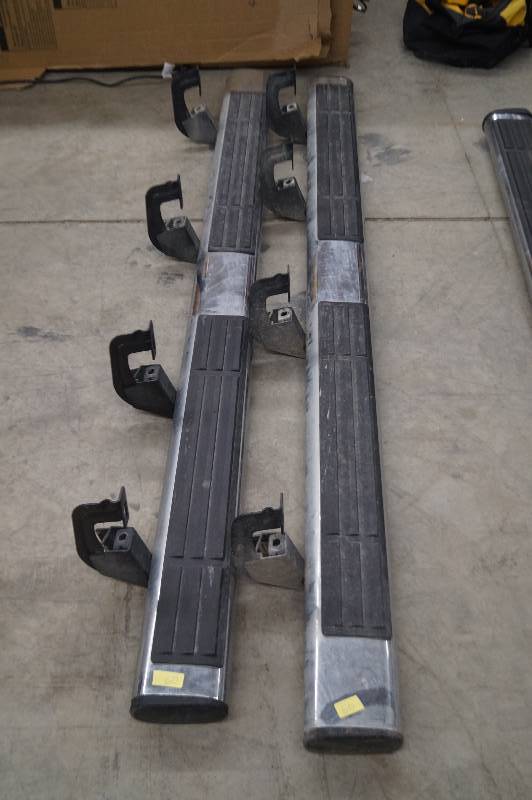 lot 60 image: Running Boards