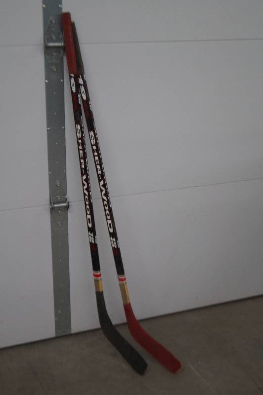 lot 70 image: Hockey Sticks