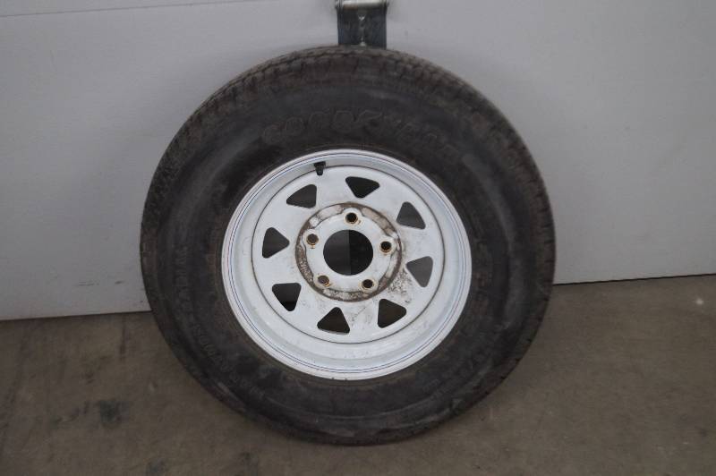lot 91 image: Tire & Rim