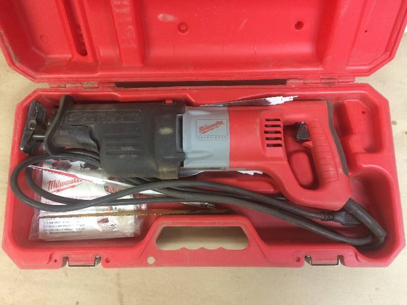 lot 3 image: Milwaukee Sawzall