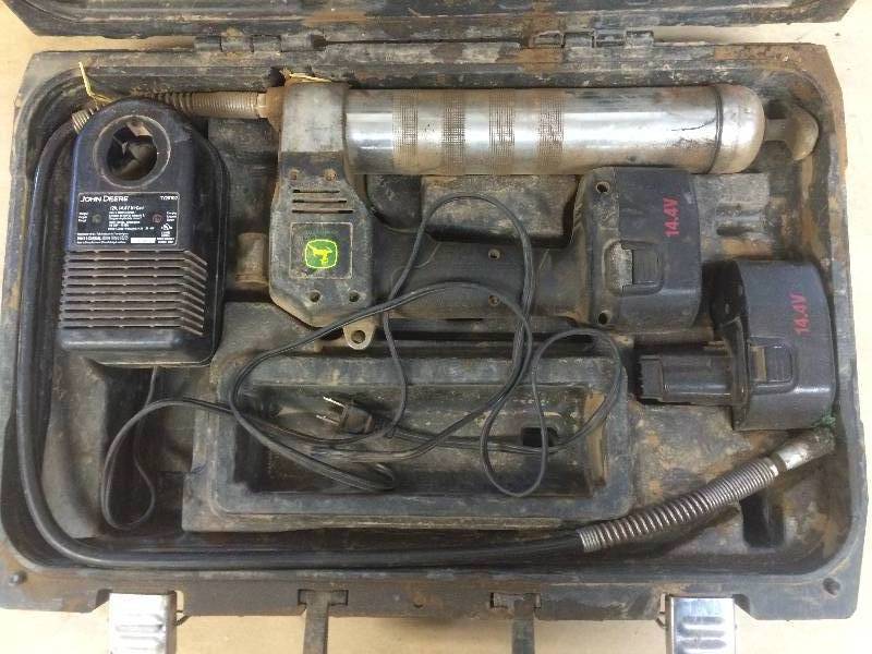 lot 12 image: Electric Grease Gun