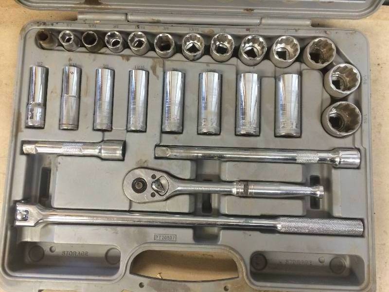lot 14 image: 12 Drive SAE Socket Set