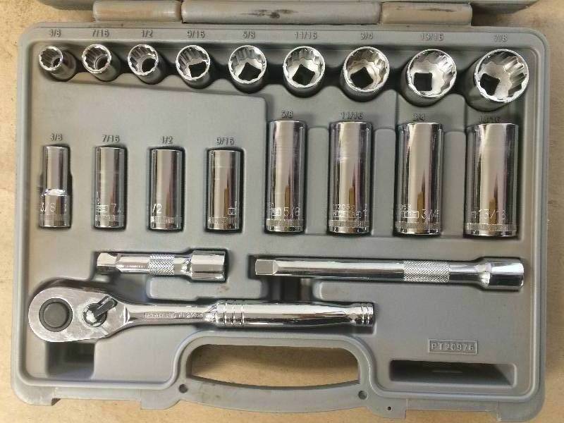 lot 16 image: 38 Drive SAE Socket Set